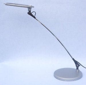 探索WEICOME維康W10 9W LED護眼臺燈 高性價比的辦公與學習照明解決方案